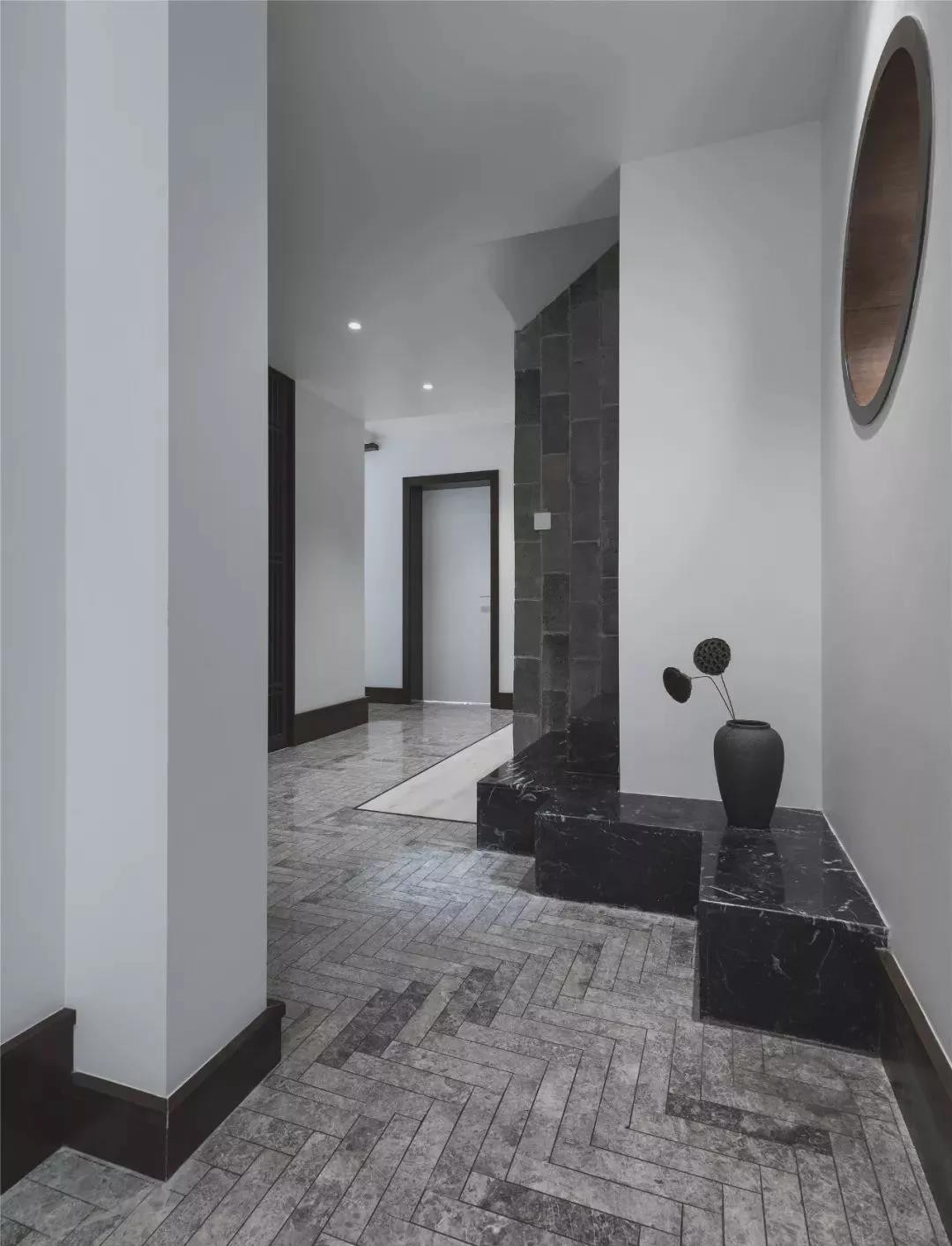 Black Marble Skirting