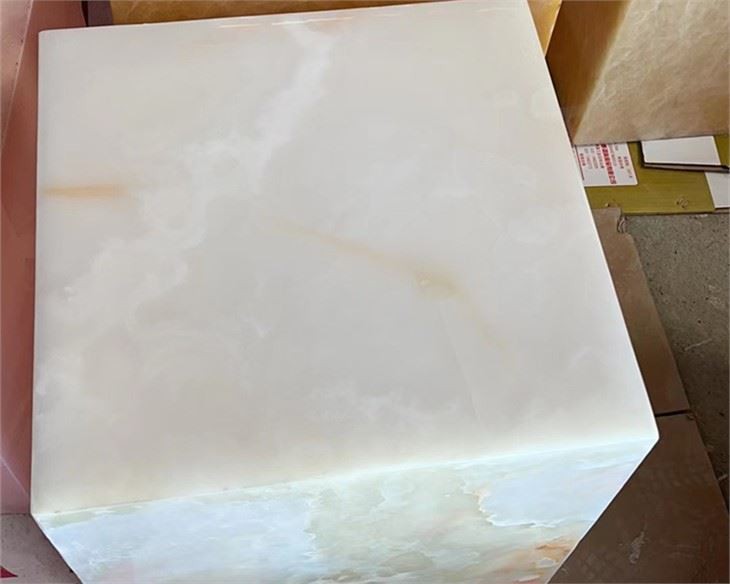 white onyx table